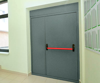 Дверь с системой антипаники