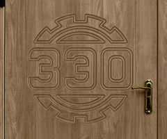 дверь с логотипом